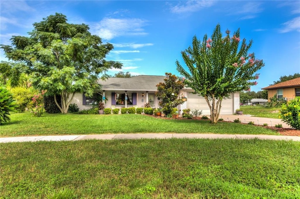 Mature Landscaping  on Cul-De-Sac