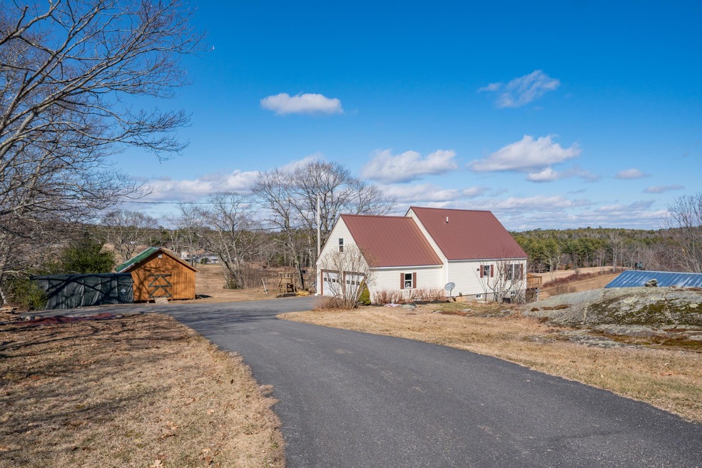 889 Middle Road 001