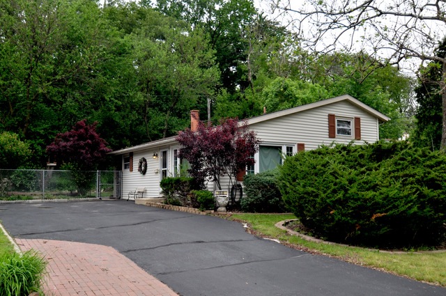 150 Sioux Ave, Carpentersville, IL 60110 - photo 1