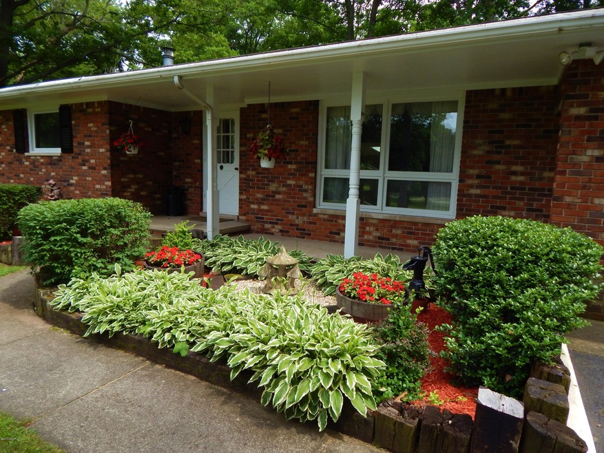 8550 Elm Valley Rd, Three Oaks, MI 49128 - photo 1