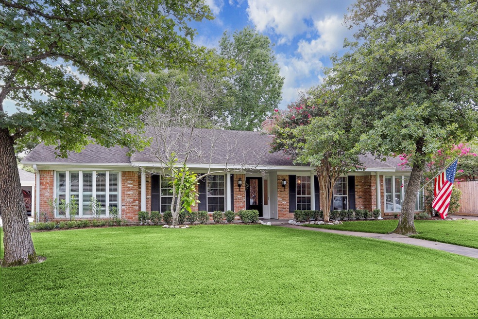 10231 Candlewood Dr, Houston, TX 77042 - photo 1