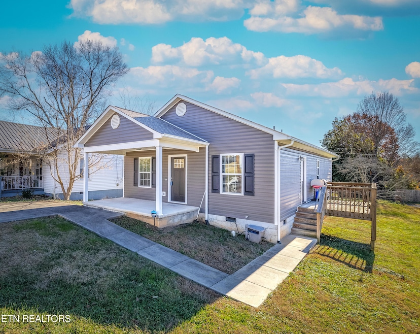 520 Midlake Dr, Knoxville, TN 37918 - photo 1