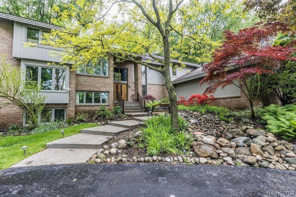 299 Orange Lake Dr, Bloomfield Hills, MI 48302 - photo 1