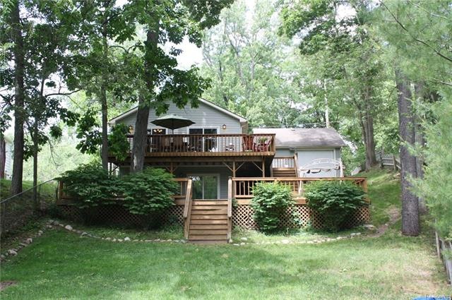 Beautiful deck!