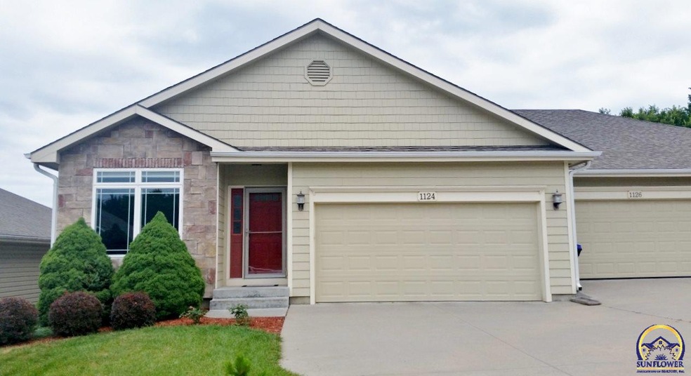 1124 SW Red Oaks Ct, Topeka, KS 66615 - photo 1