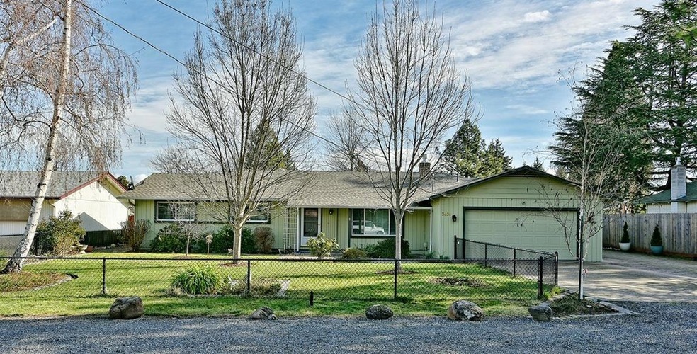 3460 Edella St, Central Point, OR 97502 - photo 1