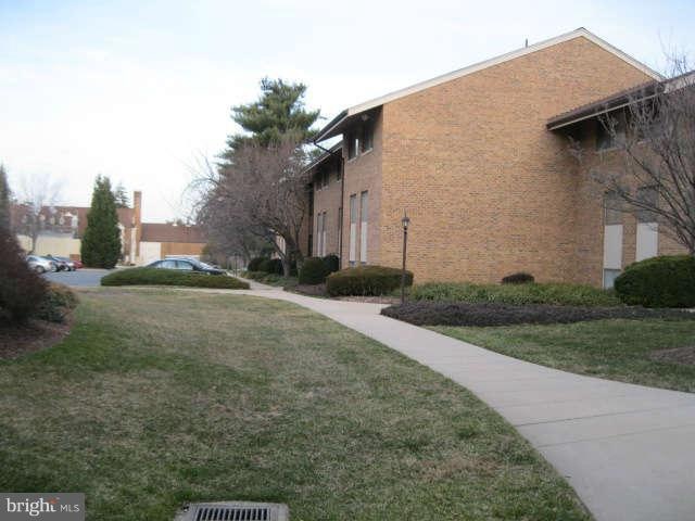 18607 Walkers Choice Rd unit 6, Montgomery Village, MD 20886 - photo 1