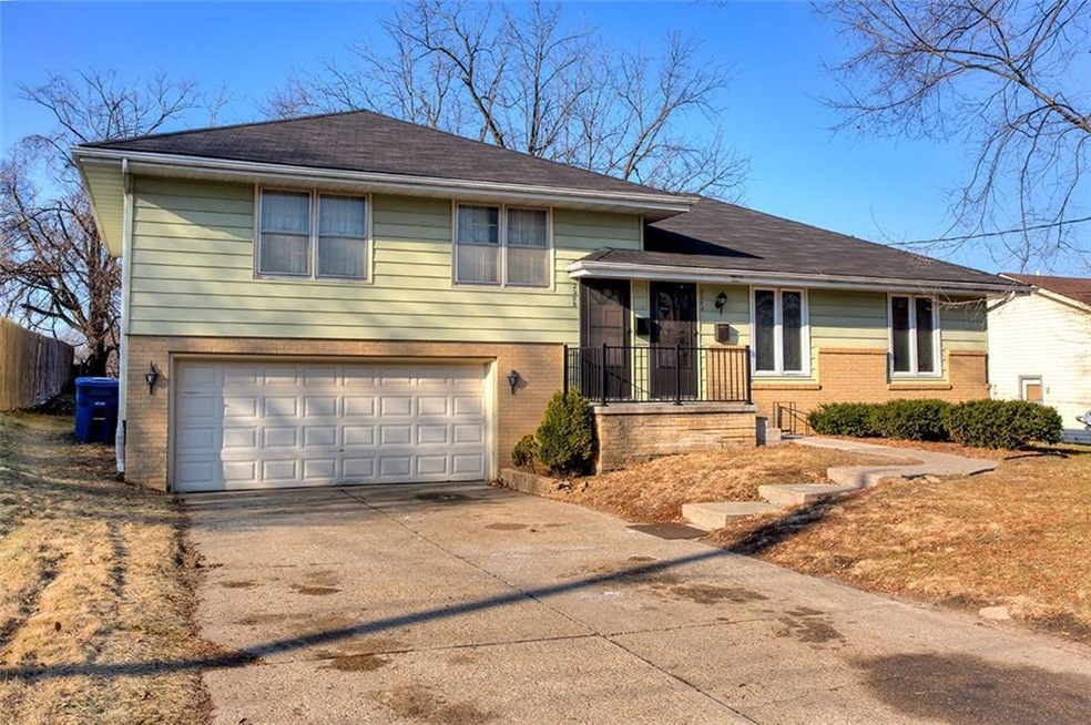 2200 62nd St, Des Moines, IA 50322 - photo 1