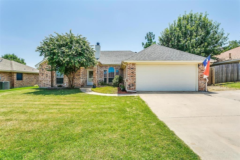 517 Crow Ave, Weatherford, TX 76085 - photo 1
