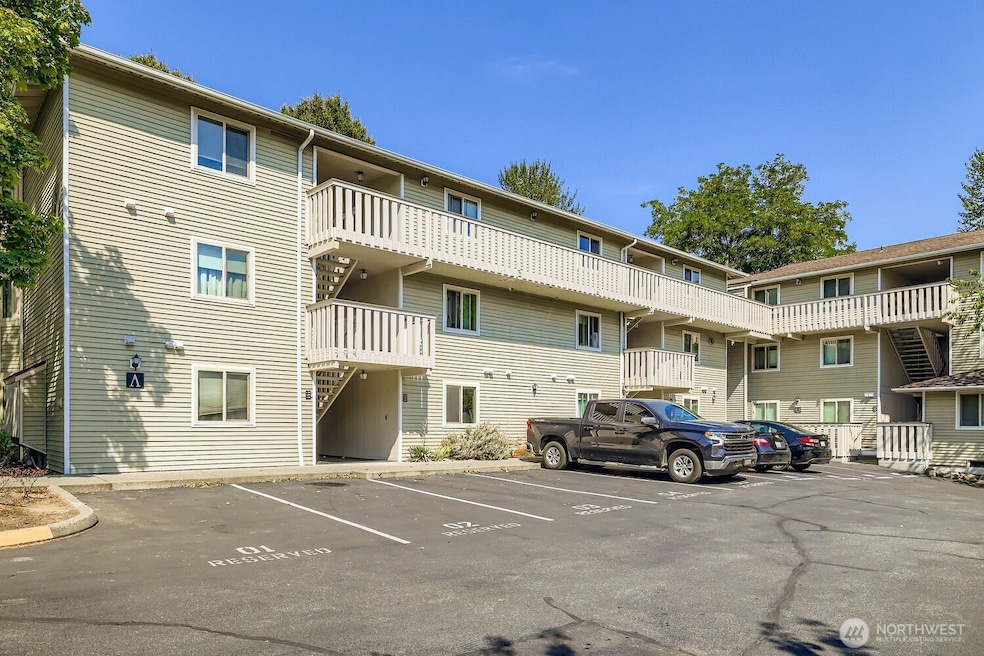 18200 73rd Ave NE unit A113, Kenmore, WA 98028 - photo 1