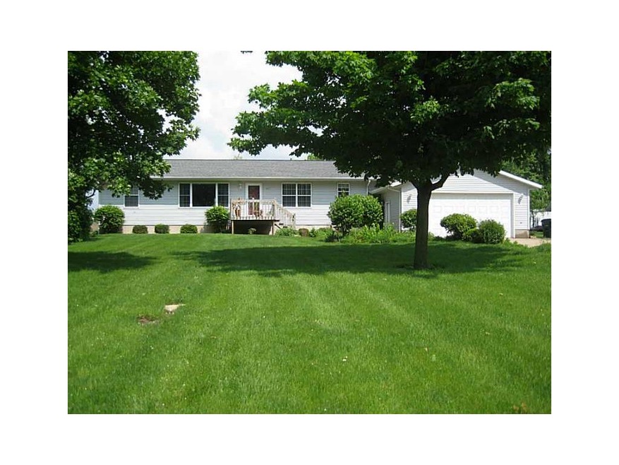 Facade/Exterior Front. Huge Front Yard sitting far