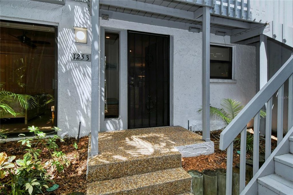 Sold $800,000 • Co-Listing Agent