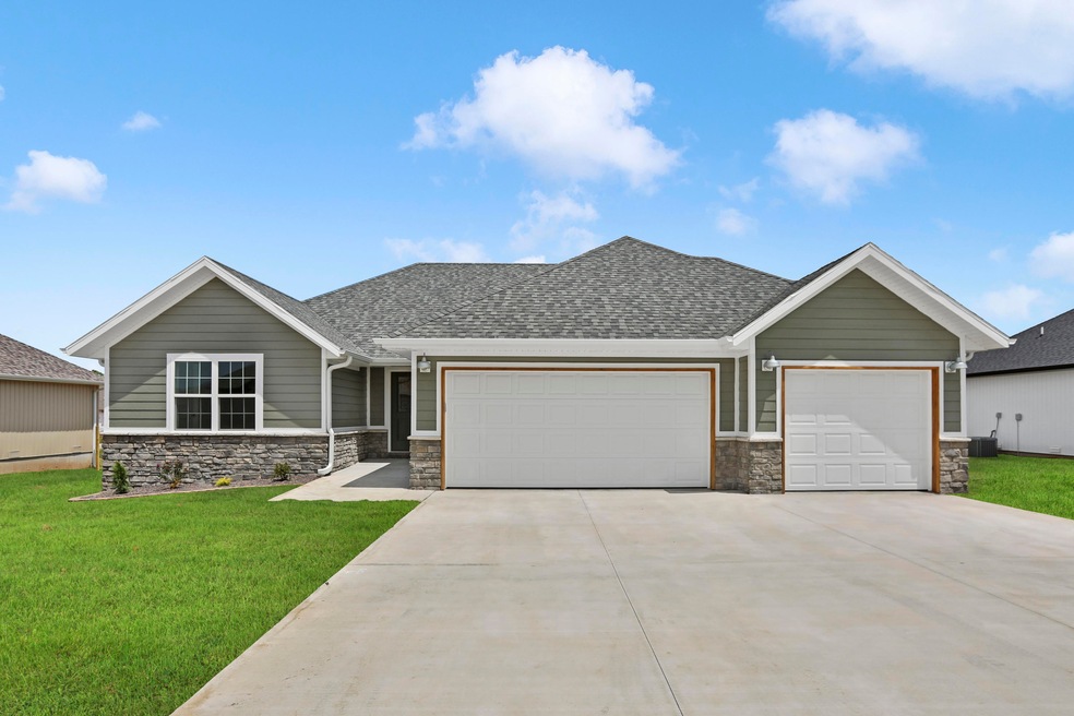 1675 E Pea Ridge Dr, Republic, MO 65738 - photo 1