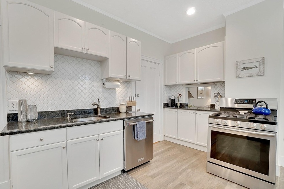 661R E 7th St unit 2, South Boston, MA 02127 - photo 1