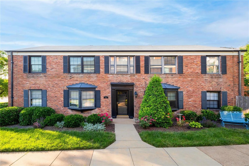 35 Topton Way unit 2E, Saint Louis, MO 63105 - photo 1