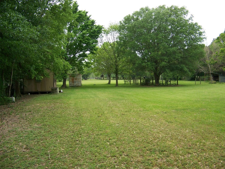 22419 Kickapoo Rd, Waller, TX 77484 - photo 1