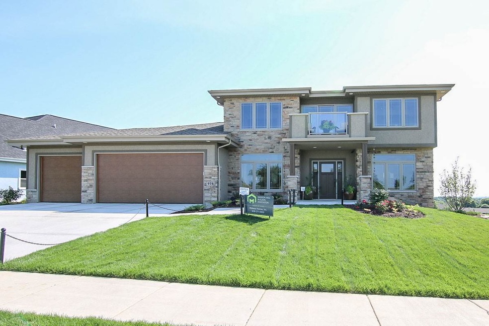 976 Alpine Pkwy, Oregon, WI 53575 - photo 1