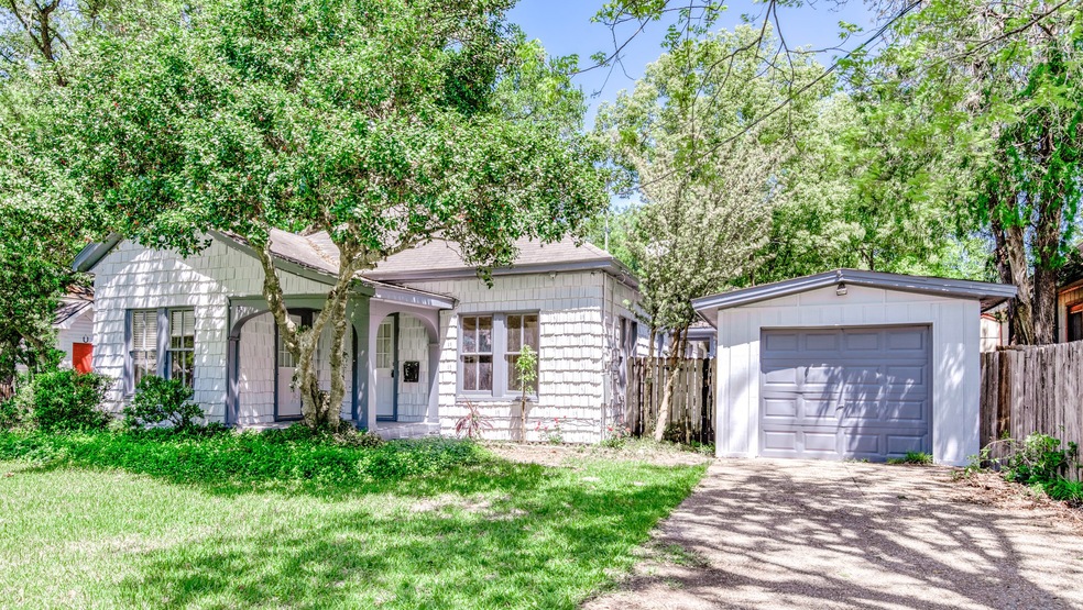 406 W Sidnor St, Alvin, TX 77511 - photo 1