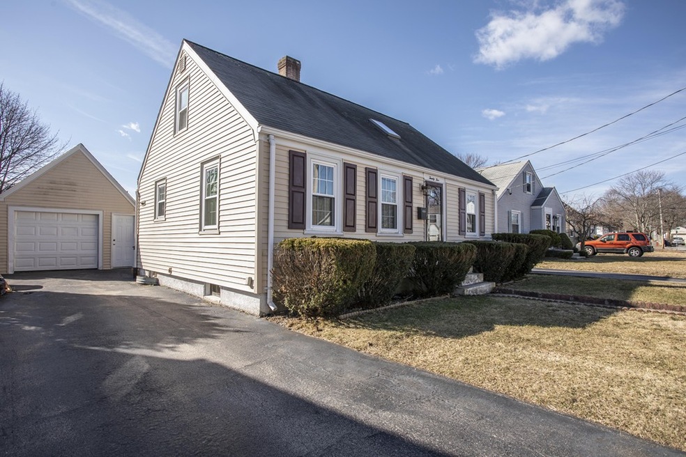 25 Hutchinson Ave, Pawtucket, RI 02861 - photo 1