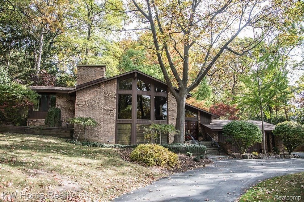 4281 Echo Rd, Bloomfield Hills, MI 48302 - photo 1