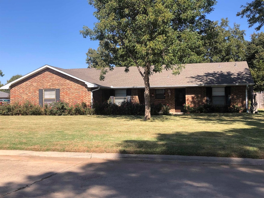 1509 1509 Shadybrook Ln, Duncan, OK 73533 - photo 1