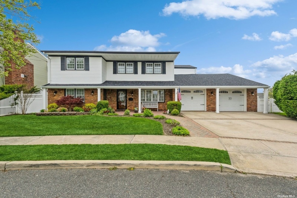 42 Roosevelt Place, Island Park, NY 11558 - photo 1