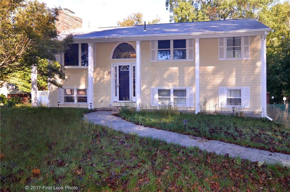 10 Pond View Dr, Warwick, RI 02886 - photo 1