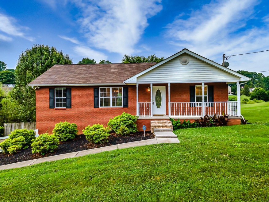 527 Bowers Park Cir, Knoxville, TN 37920 - photo 1