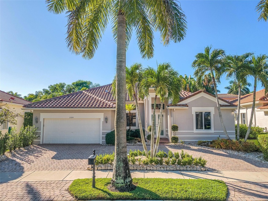 Royal Palm lined quiet road in the heart of WHCC.