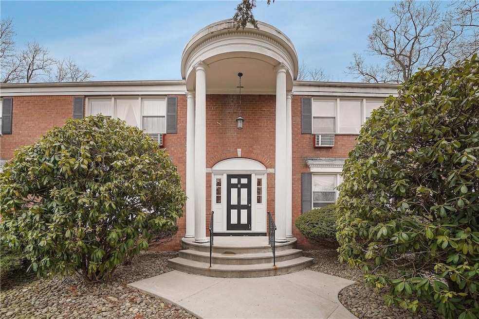 8 Bon Aire Cir unit 101, Suffern, NY 10901 - photo 1