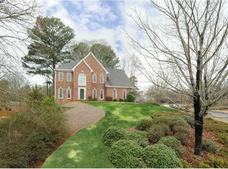 Exterior Front. Two Story Traditional with side en