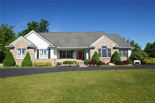Beautiful Walkout Ranch on 2.5 Acres
