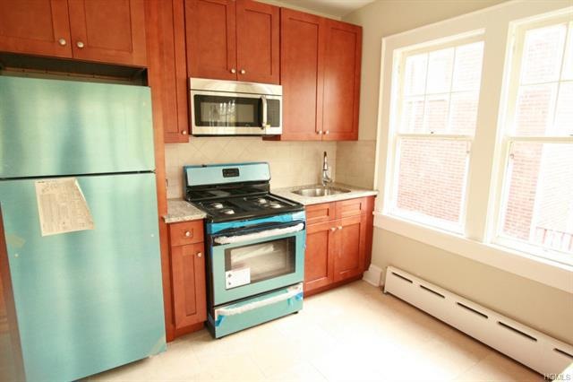 641 Warburton Ave unit 1s, Yonkers, NY 10701 - photo 1