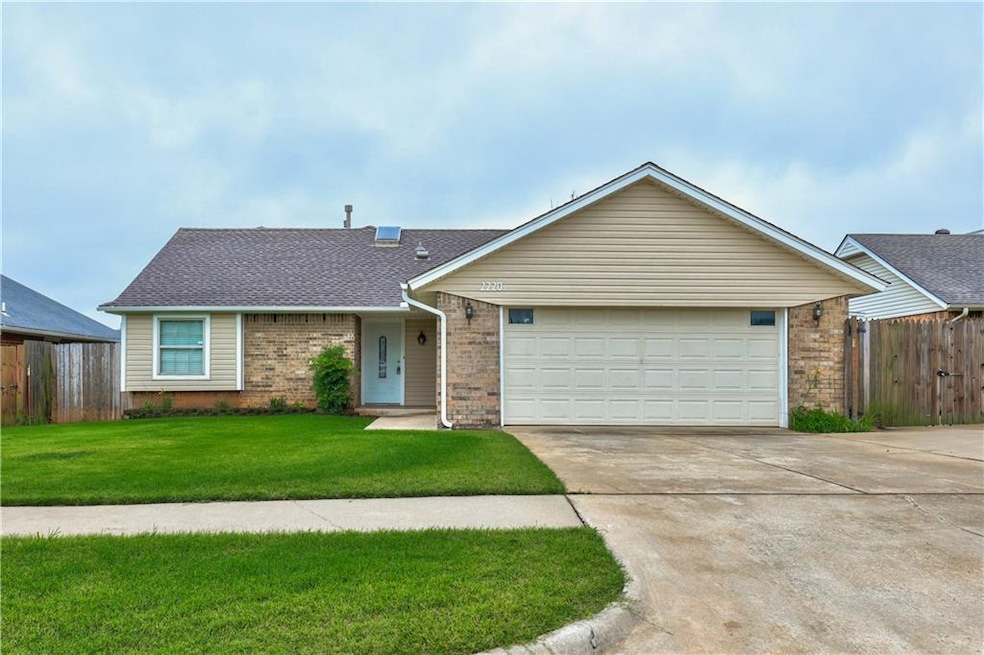2220 NE 10th St, Moore, OK 73160 - photo 1
