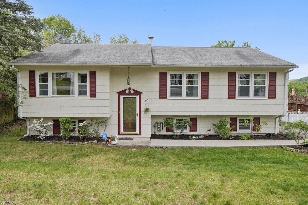 215 Crescent Rd, Wanaque, NJ 07465 - photo 1