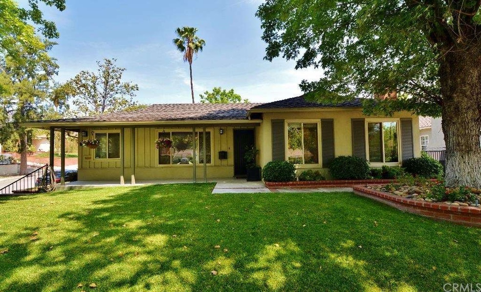 1519 W Riverside Dr, Burbank, CA 91506 - photo 1