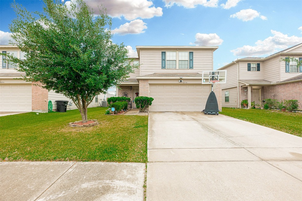 8715 Summerset Meadow Ct, Houston, TX 77075 - photo 1