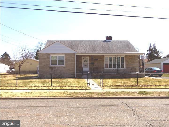 222 Mohican St, Essington, PA 19029 - photo 1