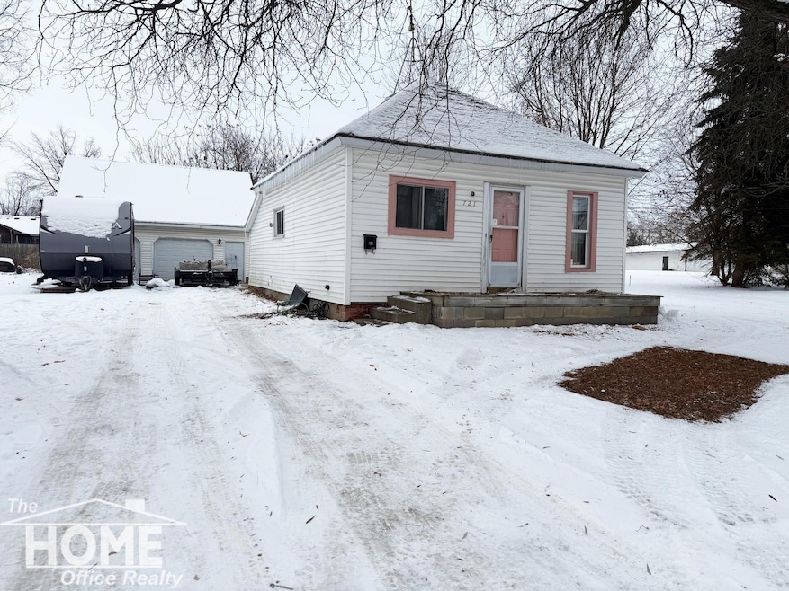 721 Wright Ave, Owosso, MI 48867 - photo 1