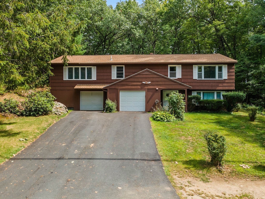 12 Davis Rd, MerriMacK, NH 03054 - photo 1