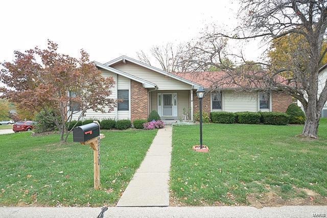 2750 Penbrooke Ln, Saint Charles, MO 63301 - photo 1