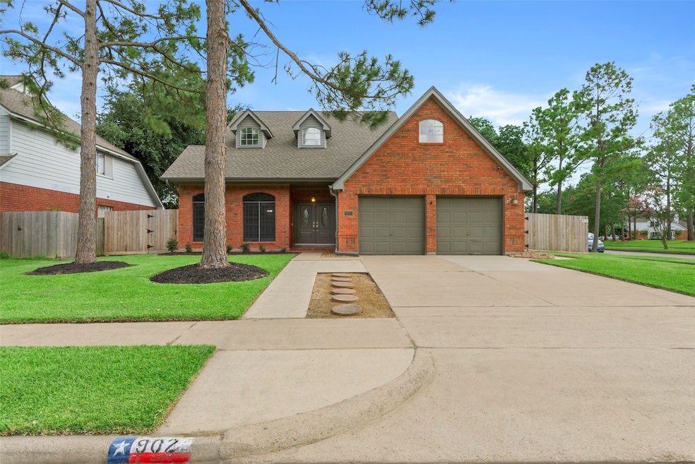 Beautiful home in Bay Knoll