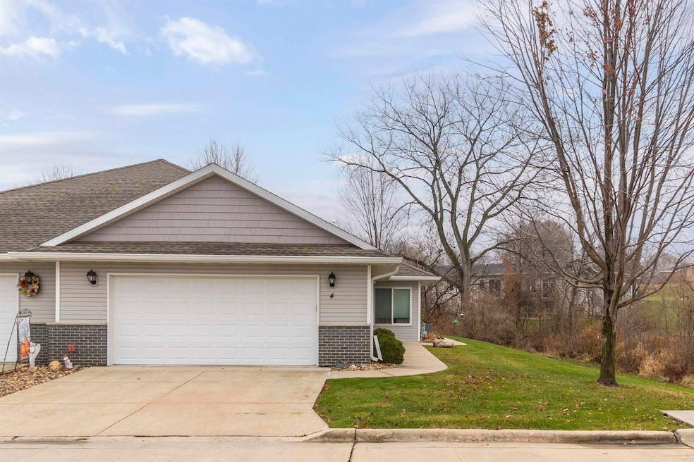4210 Legacy Ln unit 4, Cedar Falls, IA 50613 - photo 1
