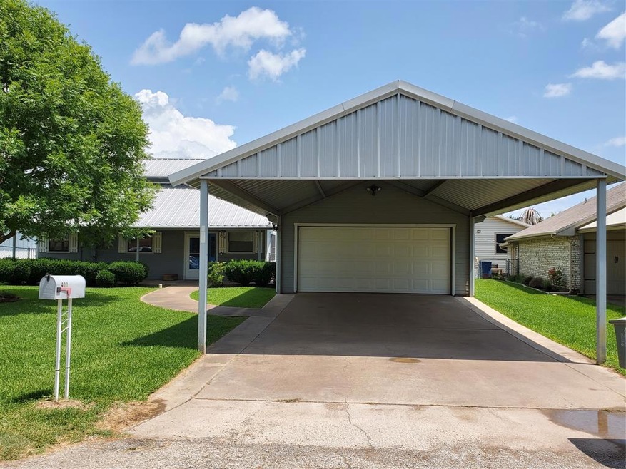 411 Sky Harbour Ct, Granbury, TX 76049 - photo 1