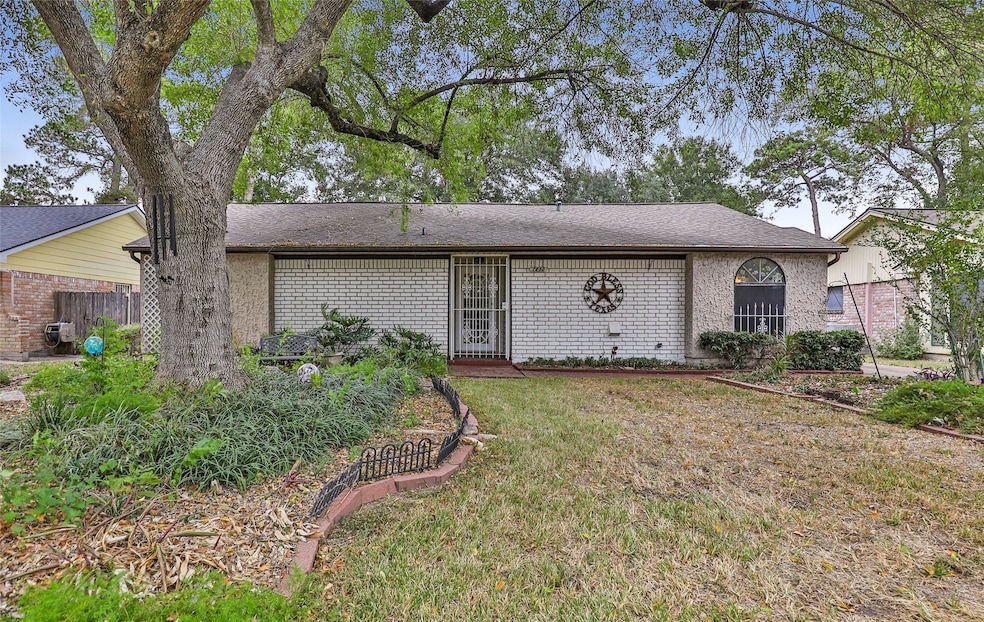7250 Woodfern Dr, Houston, TX 77040 - photo 1