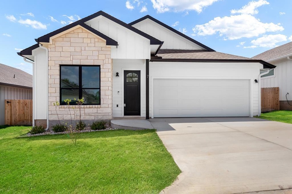 707 Cirrus Ln, Fredericksburg, TX 78624 - photo 1