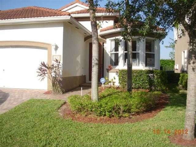 1233 Rosegate Blvd, Riviera Beach, FL 33404 - photo 1