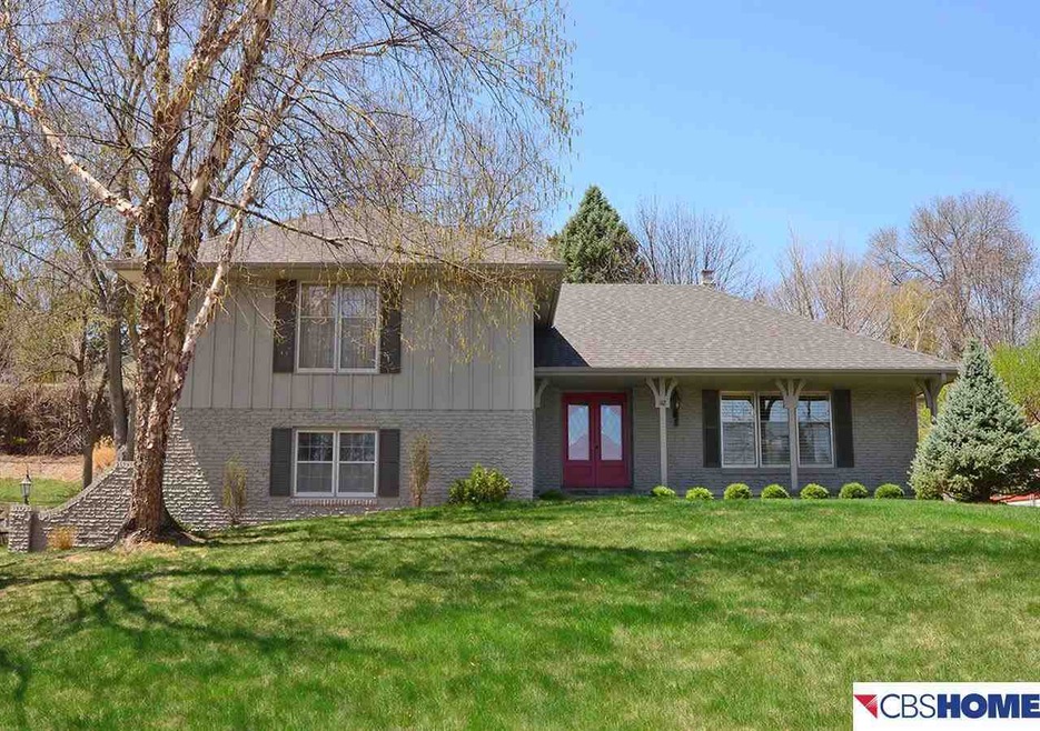 Lovely home in District 66. Siert-built, great-sized rooms, good flow & ample storage. Energy-Efficient improvements yield low utilities! $219/month - last three-year average! Limited traffic, near shopping, schools, parks & I-680.