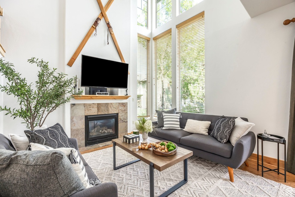 6042 N Fox Pointe Cir unit C1, Park City, UT 84098 - photo 1