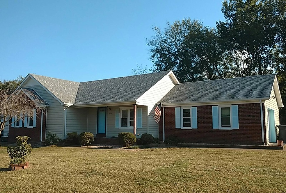 2021 Windsor Dr, Columbia, TN 38401 - photo 1